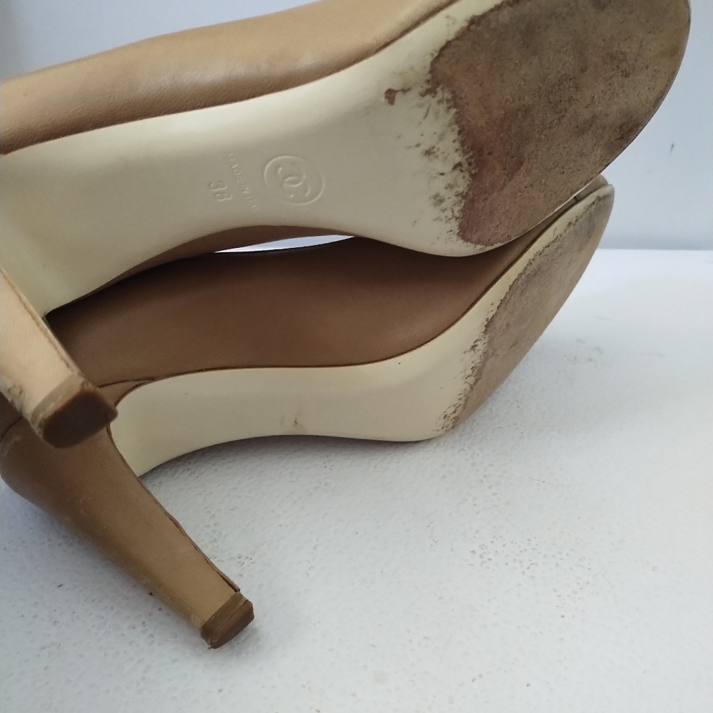 CHANEL TAN PUMP'S - Picture 8 of 9